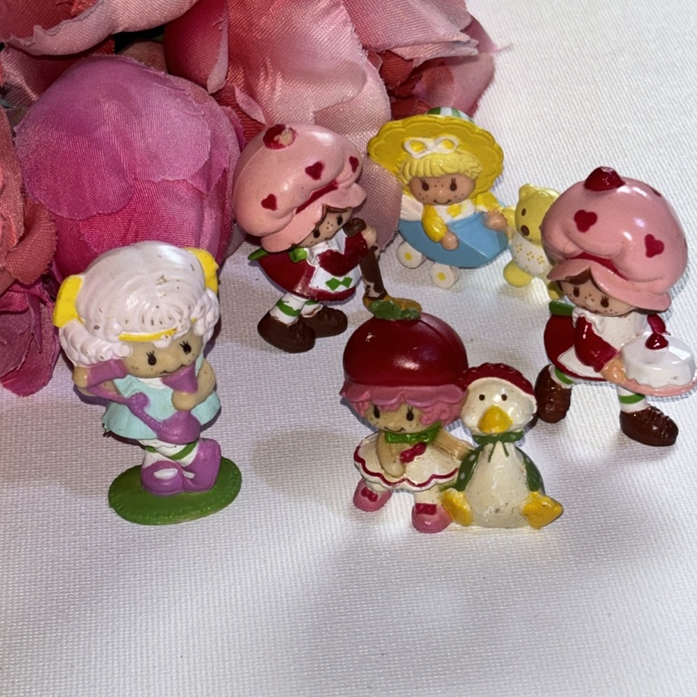 Strawberry Shortcake and Friends Figurine Collection 1980s Original Strawberry
